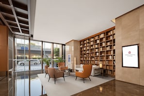 Coin salon dans le hall