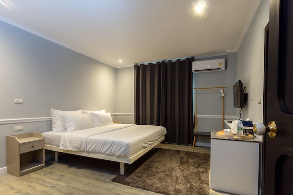 Coffres-forts dans les chambres, bureau, rideaux occultants