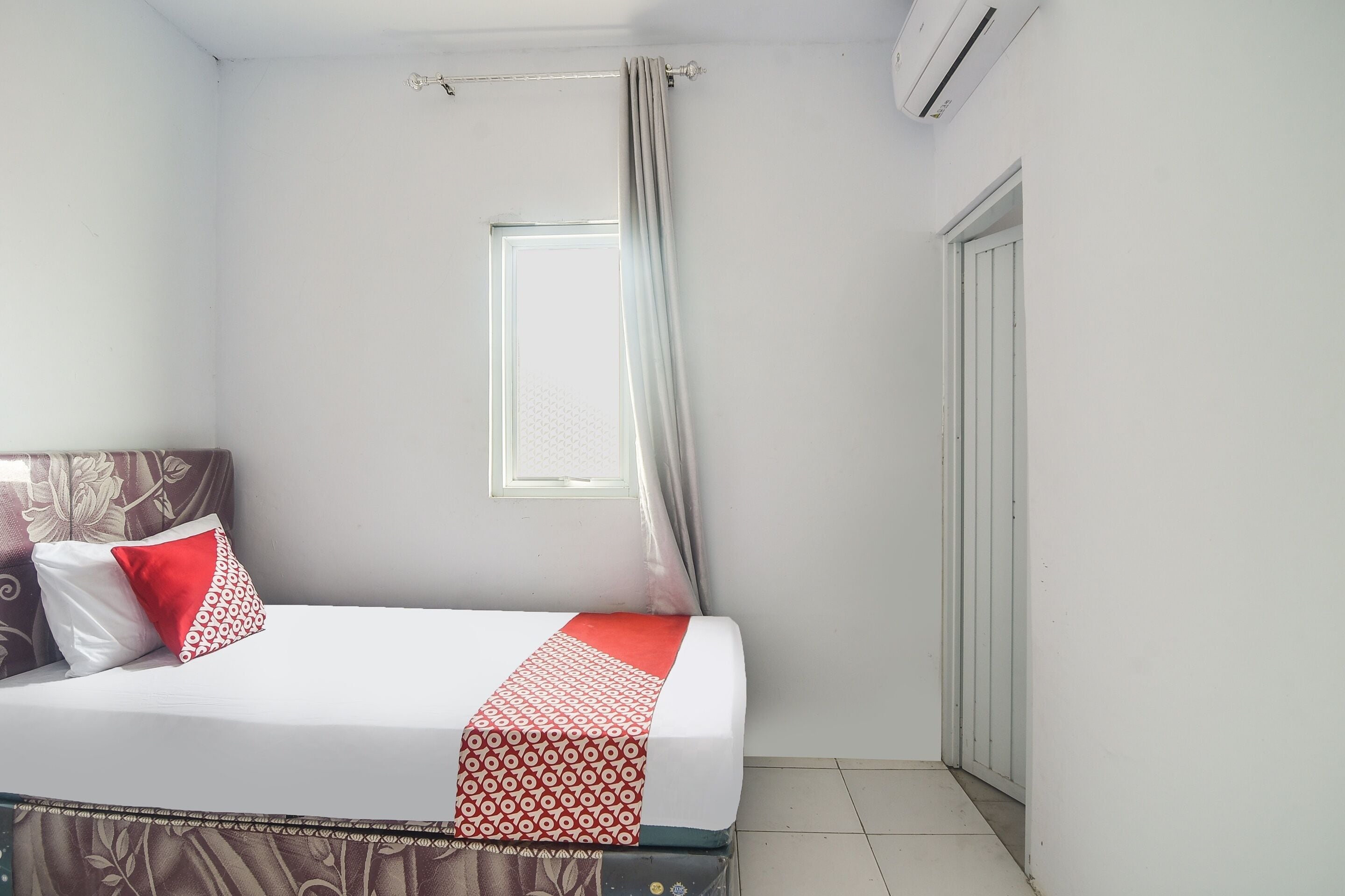 single room | desk, free wifi, bed sheets