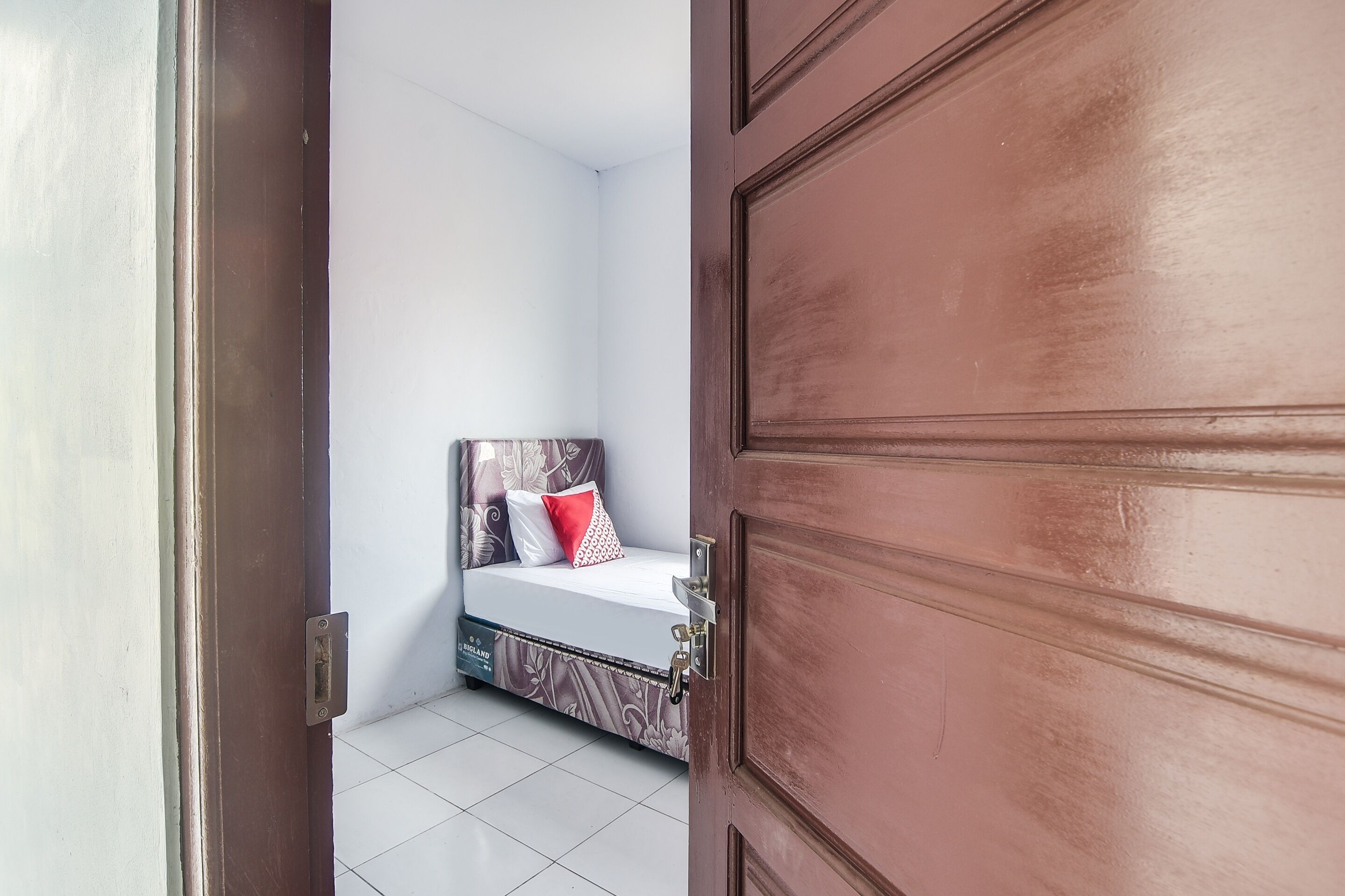 single room | desk, free wifi, bed sheets