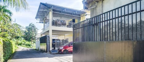 Mặt tiền nơi lưu trú