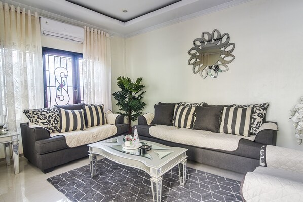 Reception - Hotel O 3m Kost Dan Homestay (Manado)