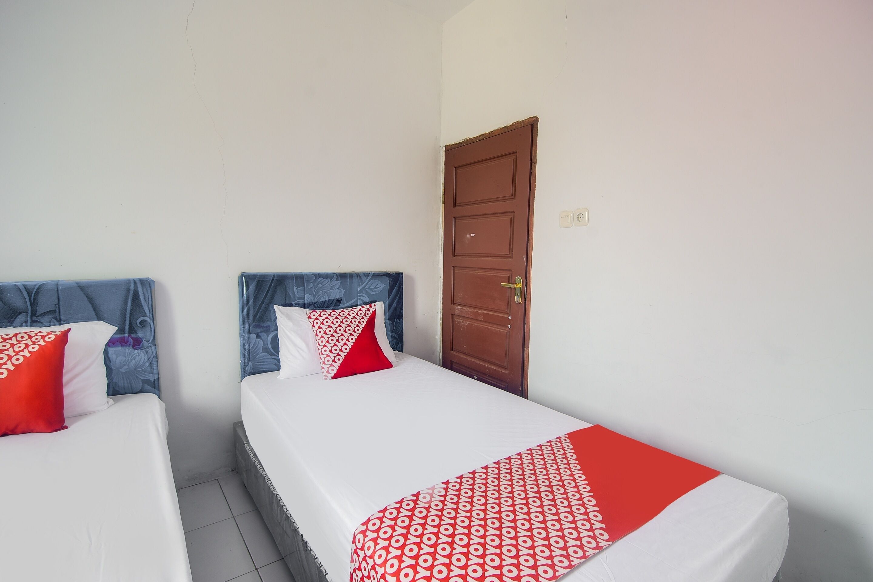 twin room | desk, free wifi, bed sheets