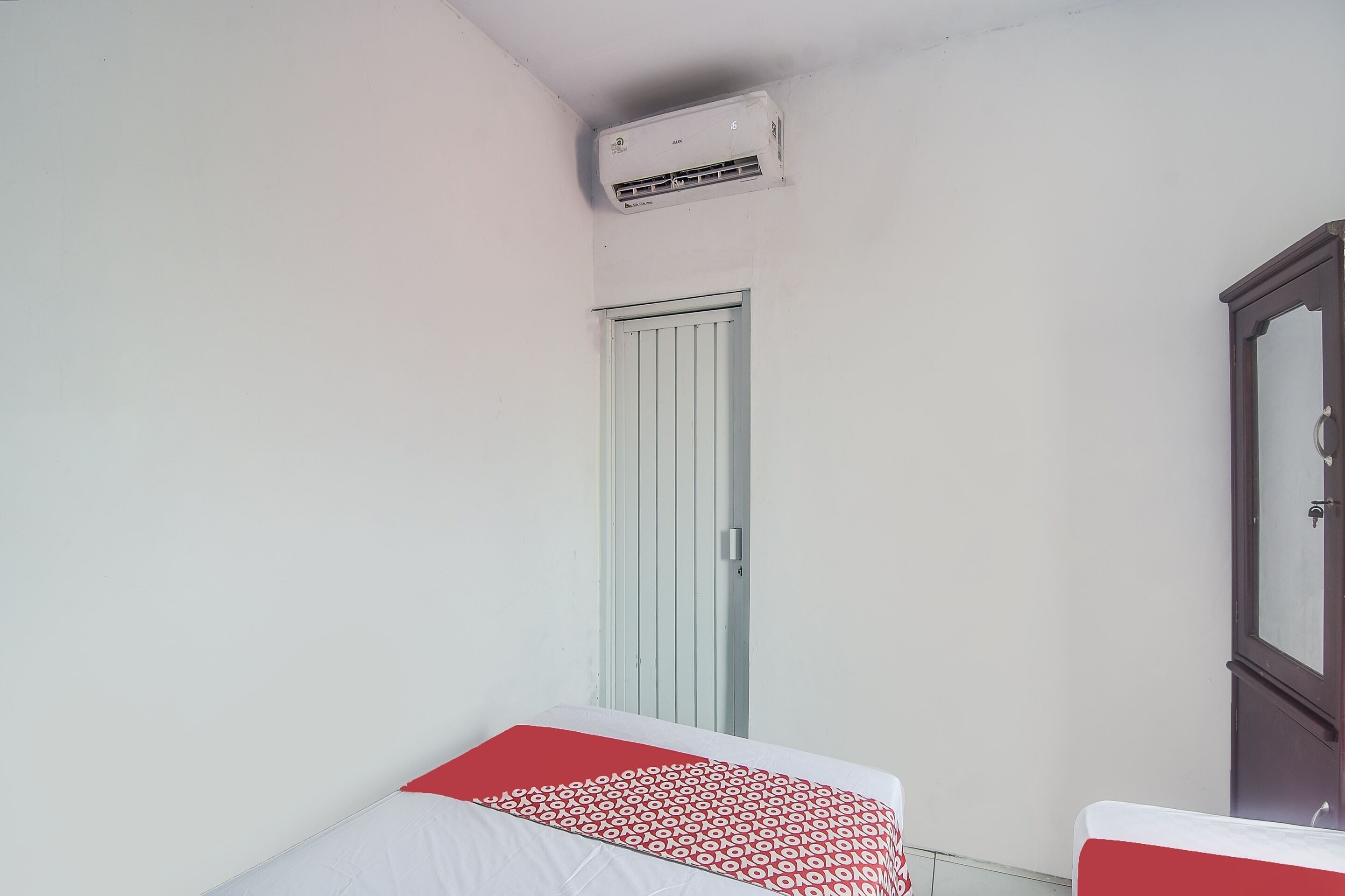 twin room | desk, free wifi, bed sheets