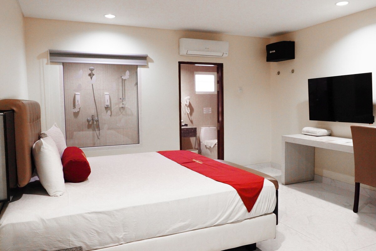 Superior Double Room | Desk, WiFi (free), bed sheets