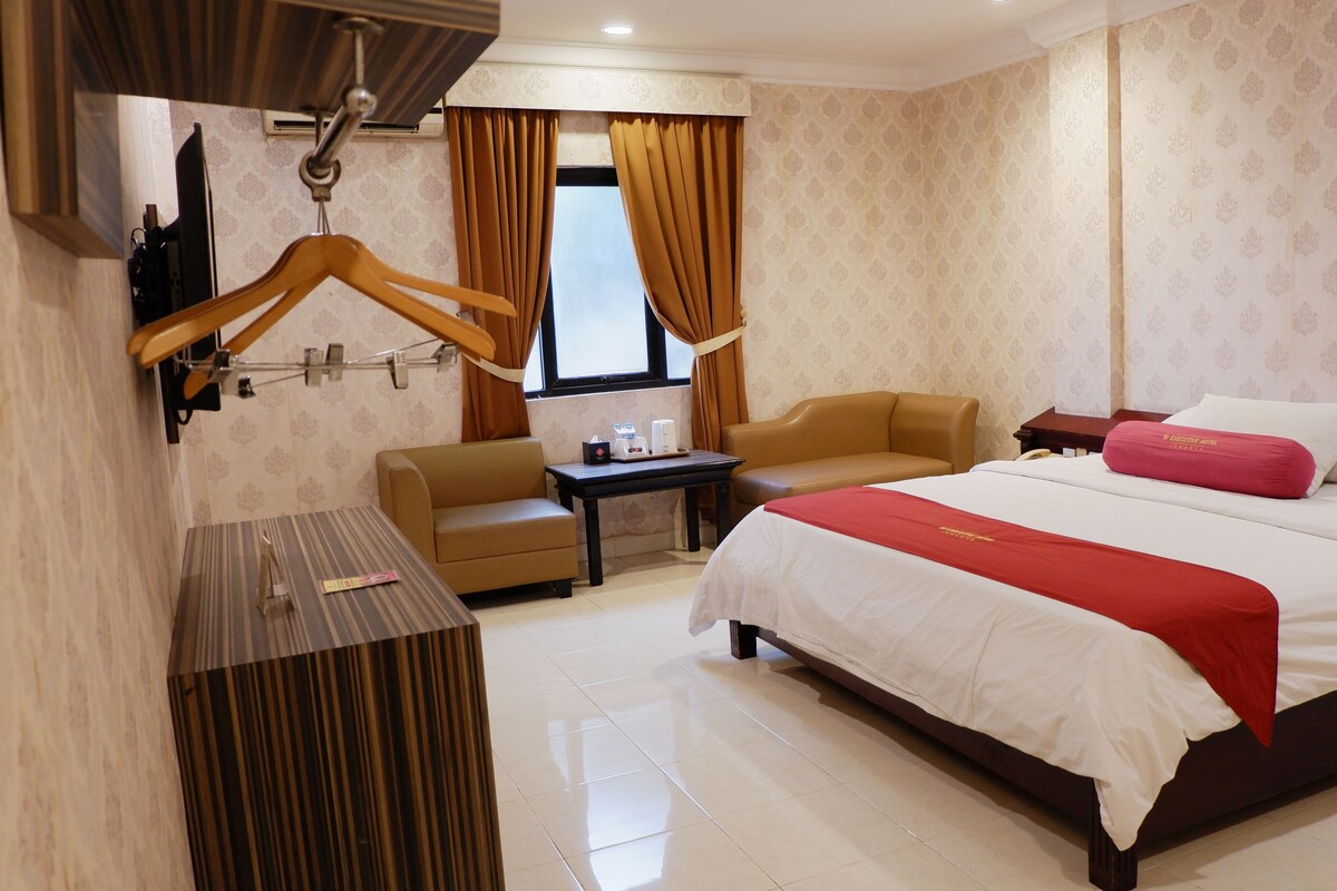 Deluxe Double Room | Desk, WiFi (free), bed sheets