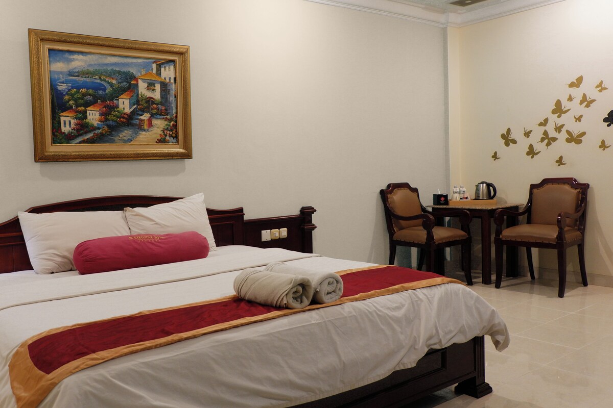 Standard Double Room | Desk, WiFi (free), bed sheets