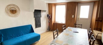 Cosy house in the heart of the village with bakery and pharmacy......