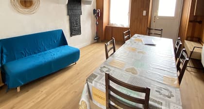 Maison chaleureuse en plein cĆur du village avec sa boulangerie, pharmacie......