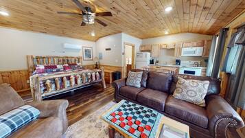 Televisión, chimenea, reproductor de DVD y futbolito