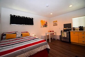 1 habitación, escritorio, tabla de planchar con plancha y wifi gratis