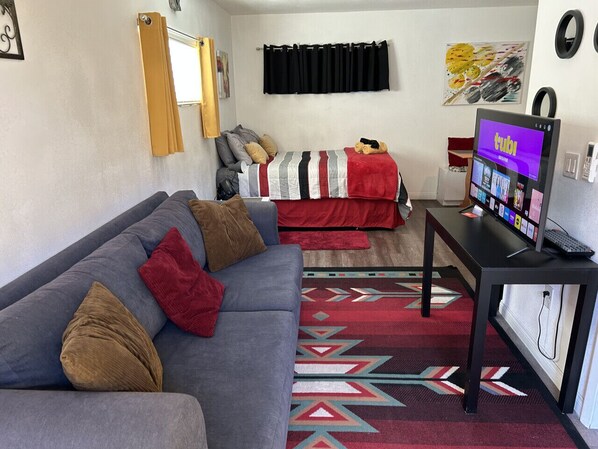 1 habitación, escritorio, tabla de planchar con plancha y wifi gratis 