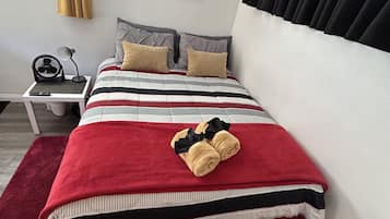 1 soverom, skrivebord, strykejern/-brett og wi-fi (inkludert)