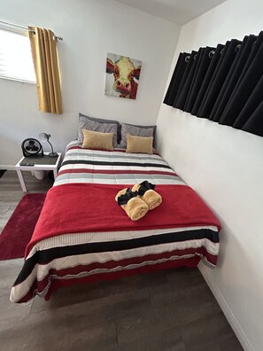 1 bedroom, desk, iron/ironing board, free WiFi