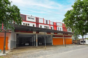 Front of property - Hotel O Penginapan Metro Parepare (Makassar)