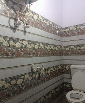 Deluxe Double Room, City View | Bilik Mandi | Pancuran mandi, hulu semburan mandi hujan 