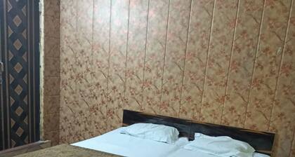 Goroomgo Anand Guest House Mathura