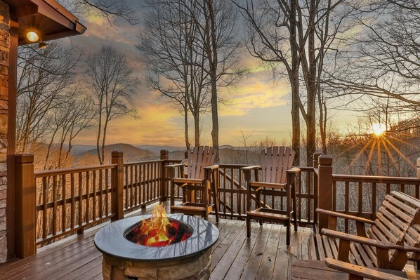 Property grounds - Walnut Mountain Lodge (Ellijay)
