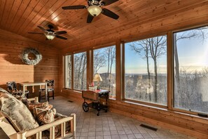 Fireplace - Walnut Mountain Lodge (Ellijay)