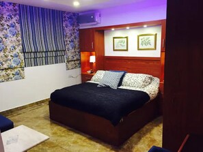 1 bedroom, iron/ironing board, internet, bed sheets