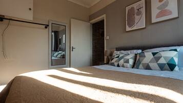 2 bedrooms, iron/ironing board, Internet, bed sheets