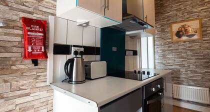 Cosy 1 Bed Apt in Lincoln with amenities & Parking,