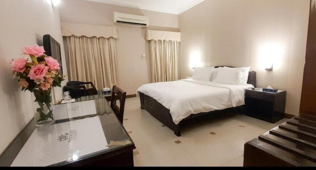 Iron/ironing board, free WiFi