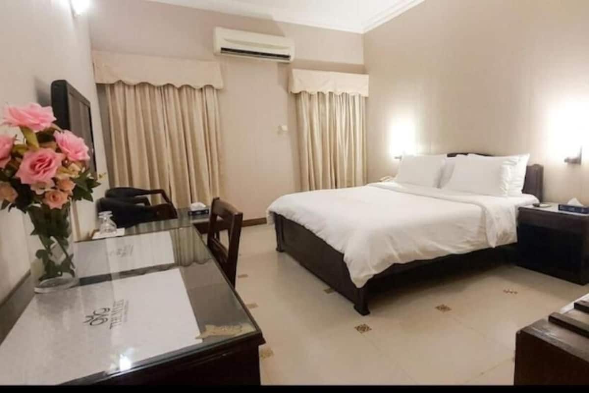 Iron/ironing board, free WiFi