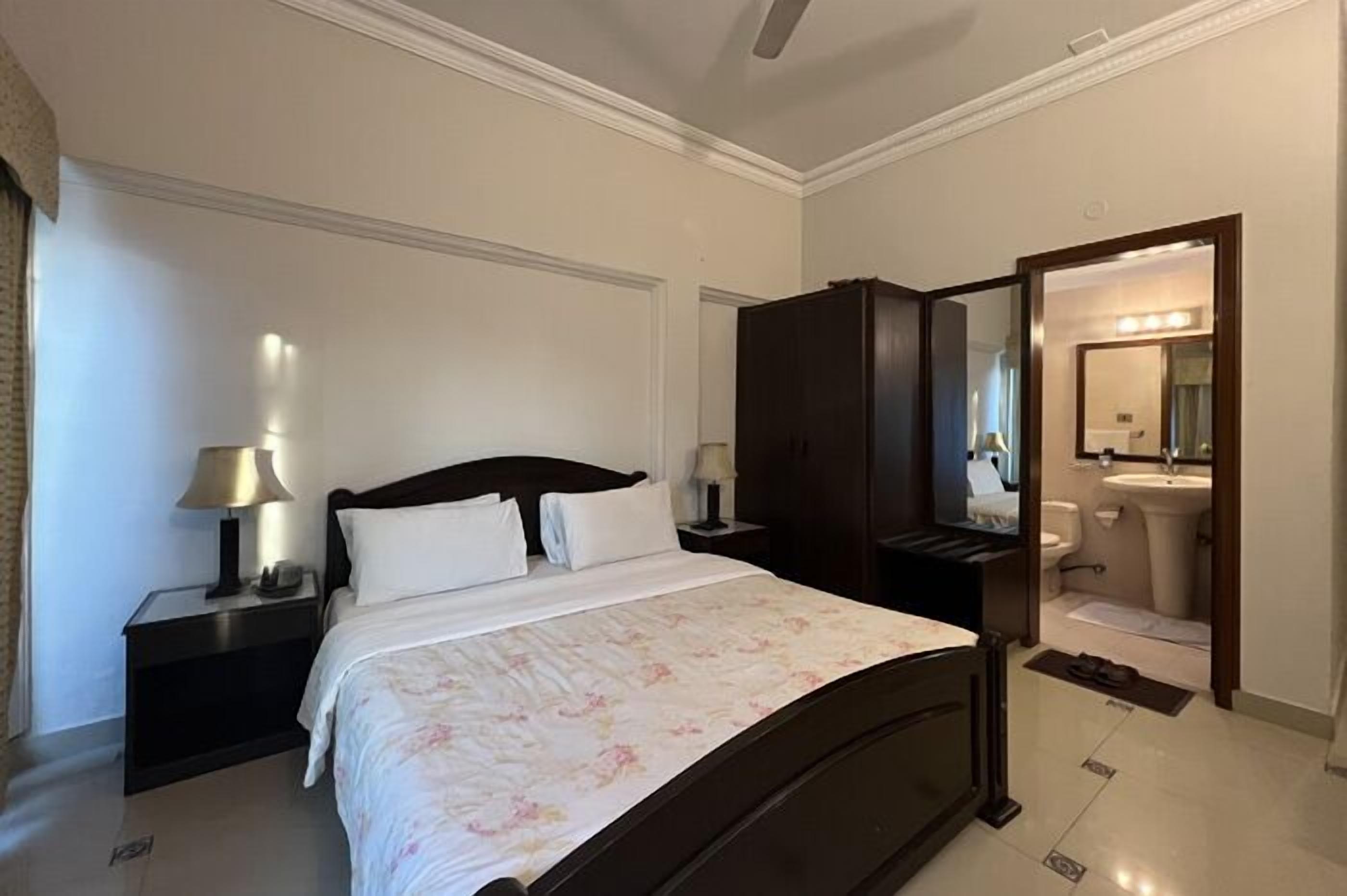 Iron/ironing board, free WiFi