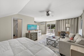 4 bedrooms, desk, iron/ironing board, travel crib