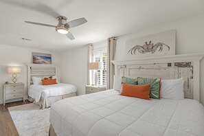 4 habitaciones, escritorio y tabla de planchar con plancha 
