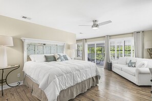 4 habitaciones, escritorio y tabla de planchar con plancha 
