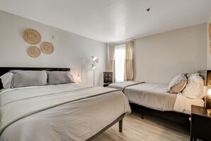3 bedrooms, desk, iron/ironing board, travel cot