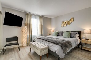 3 bedrooms, desk, iron/ironing board, travel cot