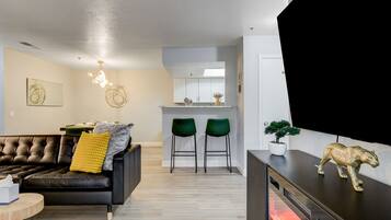 Smart-TV, Kamin, Drucker