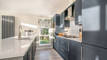 冰箱、烤箱、炉灶、烤面包机