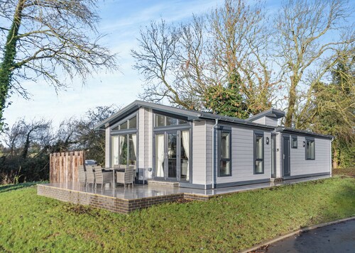 4 bedroom accommodation in Faringdon