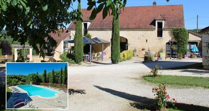 In the heart of Périgord Noir, lovely suite with heated pool