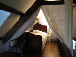 2 bedrooms, desk, iron/ironing board, free WiFi - The Old Mill-A perfect gataway! (Bieuzy)