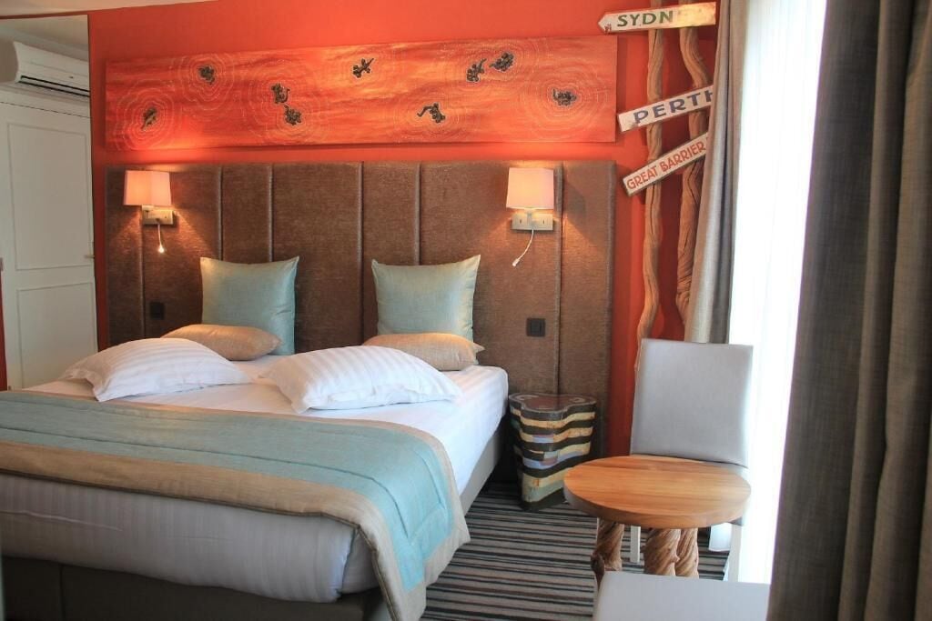 Habitación doble | Minibar, caja fuerte, escritorio y sistema de insonorización. Hotel La Roseraie 