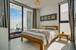 4 Schlafzimmer, Schreibtisch, Bügeleisen/Bügelbrett, Reisekinderbett