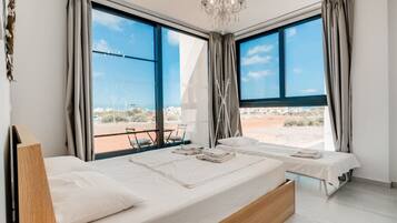 4 chambres, bureau, fer et planche à repasser, lit parapluie