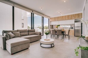 Fernseher, Tischtennisplatte