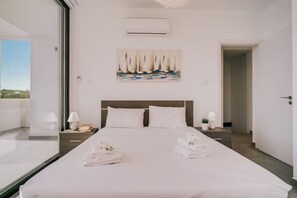 2 Schlafzimmer, Schreibtisch, Bügeleisen/Bügelbrett, Reisekinderbett