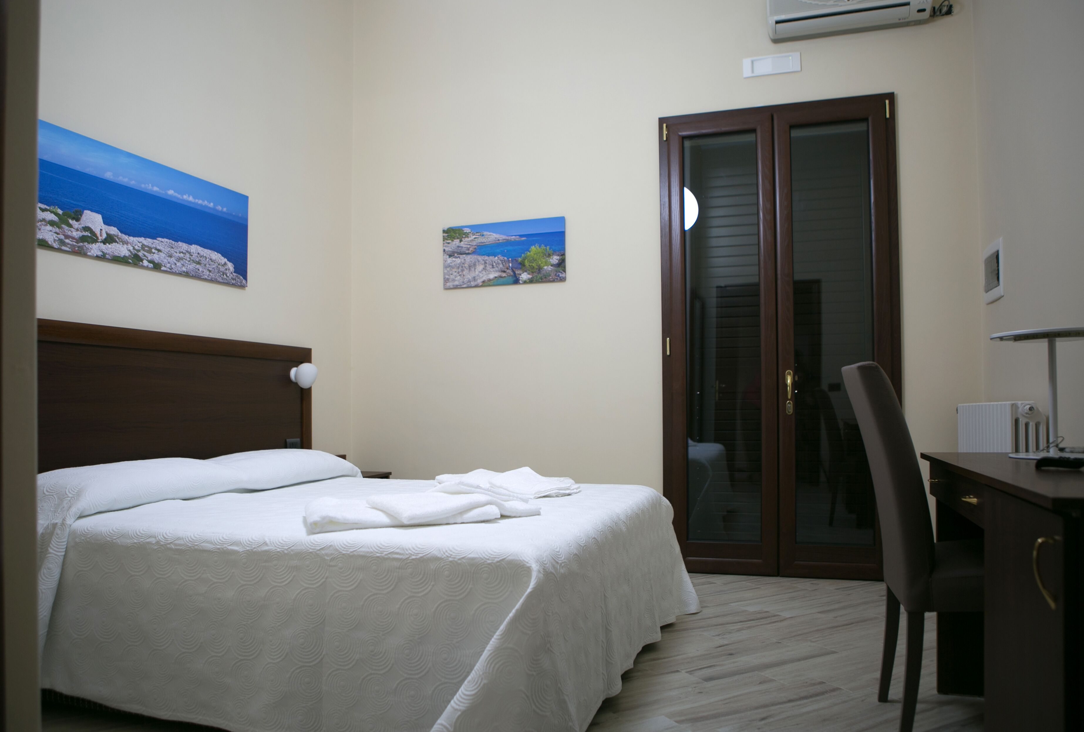 6 camere, Wi-Fi, lenzuola