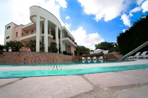 Outdoor pool - Villa with pool (Parabita)