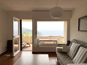 TV, caminetto