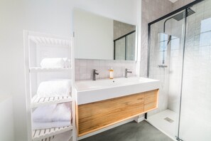 Shower, towels