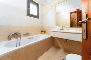 Douche, articles de toilette écologiques, sèche-cheveux, bidet