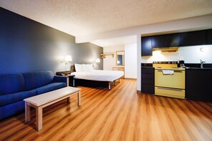 โต๊ะทำงาน, เตารีด/โต๊ะรีดผ้า, นาฬิกาปลุก